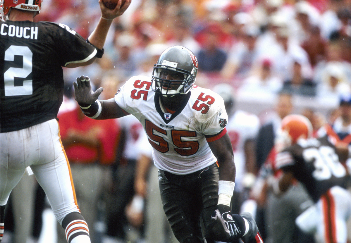 Former Tampa Bay linebacker Derrick Brooks lunges toward a Browns quarterback